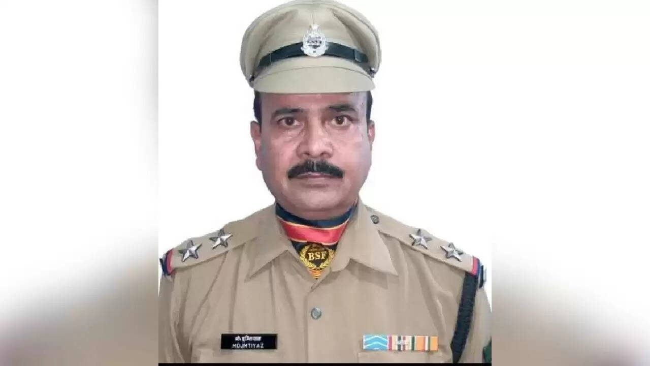 जम्मू में बीएसएफ के सब इंस्पेक्टर की शहादत पर श्रद्धांजलि