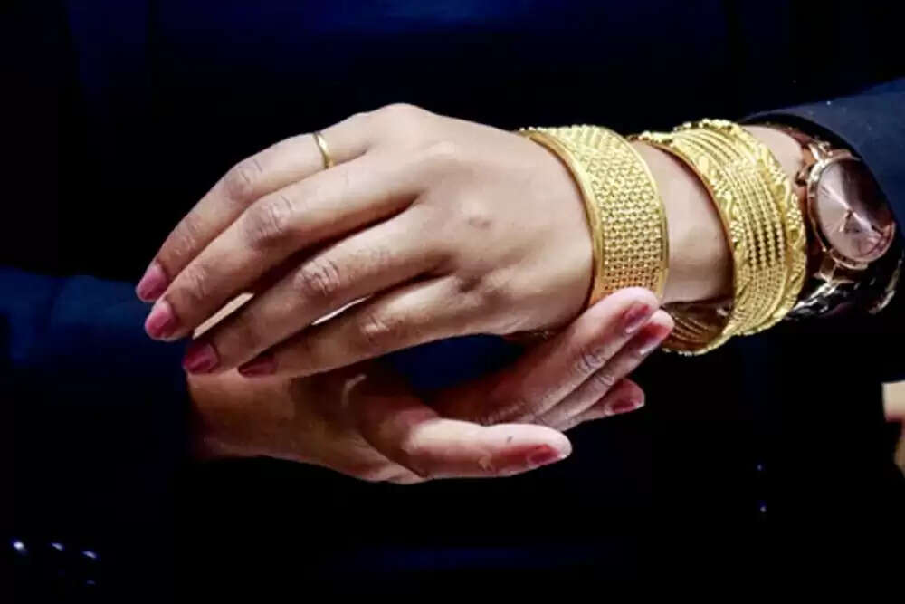 सोने और चांदी की कीमतें रिकॉर्ड स्तर पर पहुंचीं, अमेरिकी डॉलर में गिरावट का असर