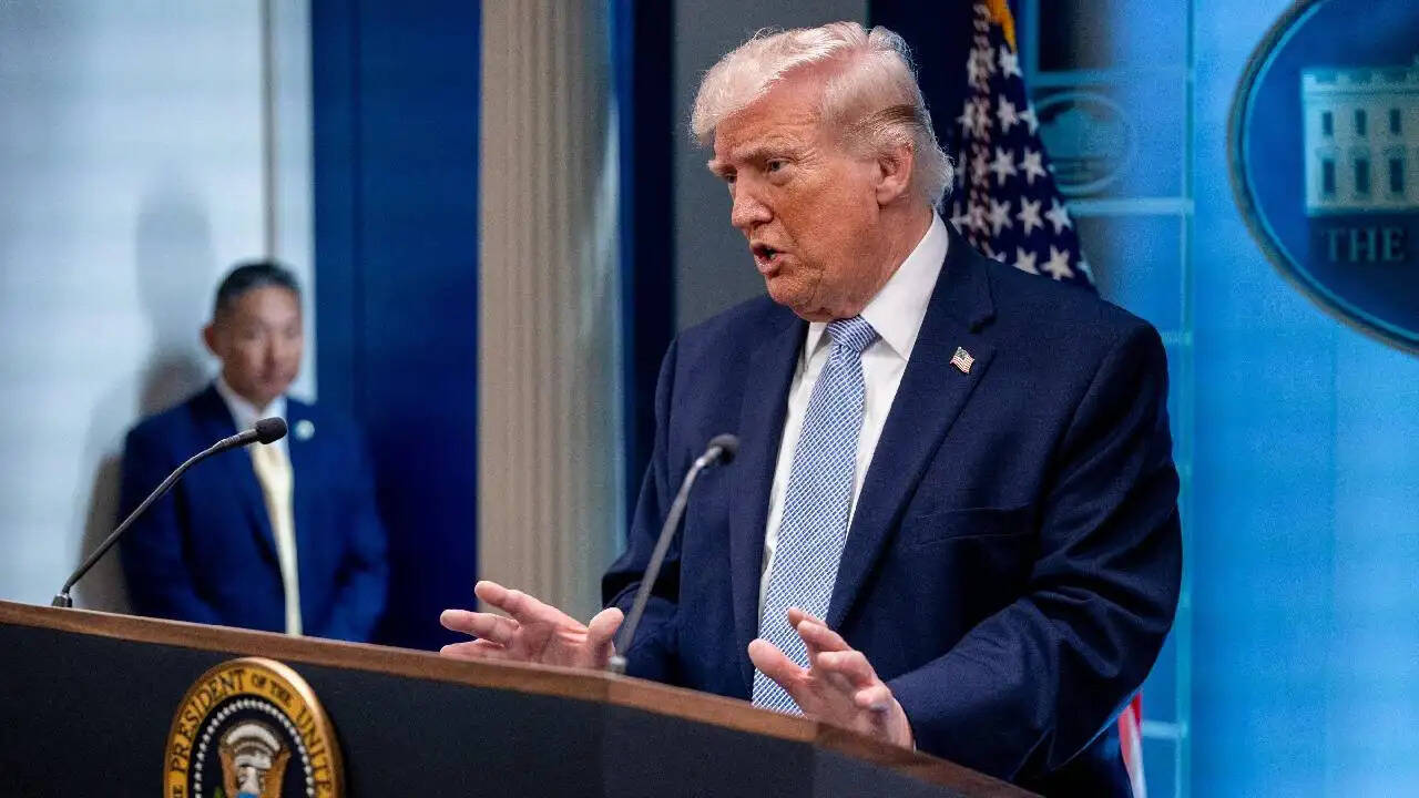 डोनाल्ड ट्रंप का बड़ा बयान: अमेरिका की ओर बढ़ रहे हैं तेल टैंकर, क्या है इसके पीछे की रणनीति?