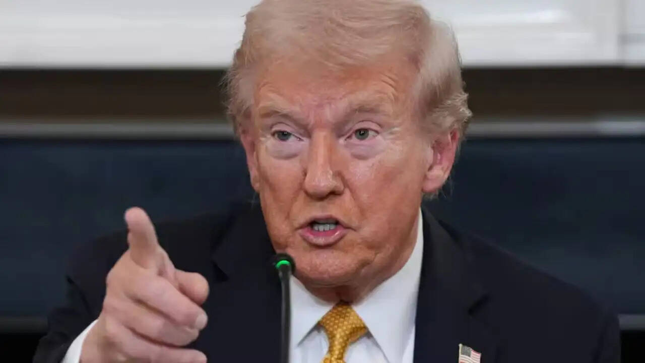 डोनाल्ड ट्रंप की ईरान को चेतावनी: बिना शर्त आत्मसमर्पण ही एकमात्र विकल्प