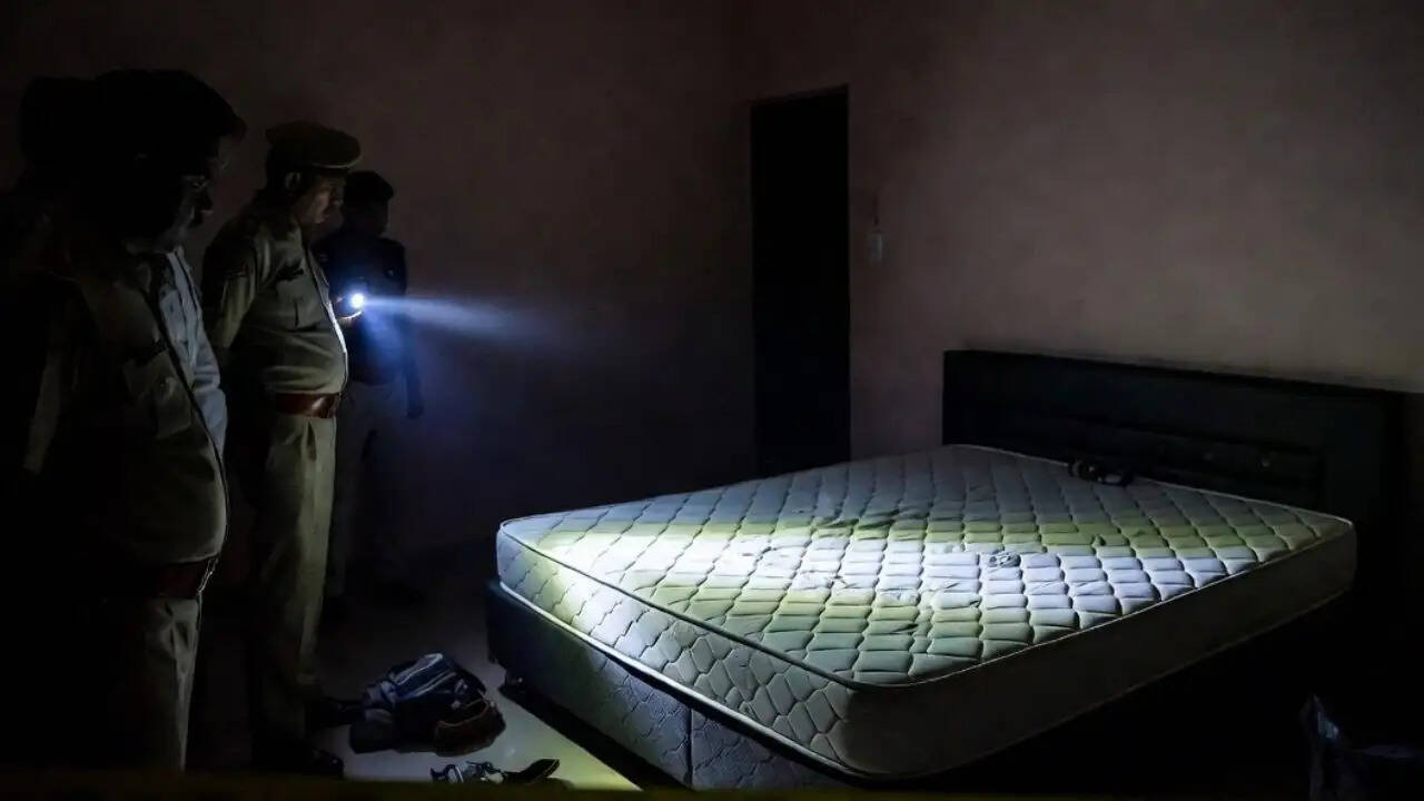 दिल्ली में महिला की हत्या: प्रेमी पर आरोप, तीन गिरफ्तार