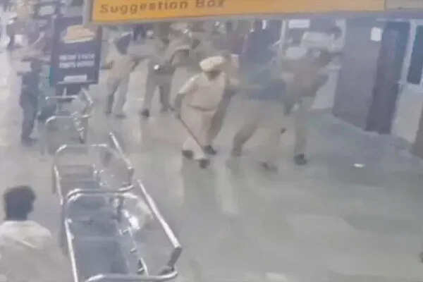 जालंधर रेलवे स्टेशन पर निहंगों का उत्पात, RPF जवानों के साथ झड़प