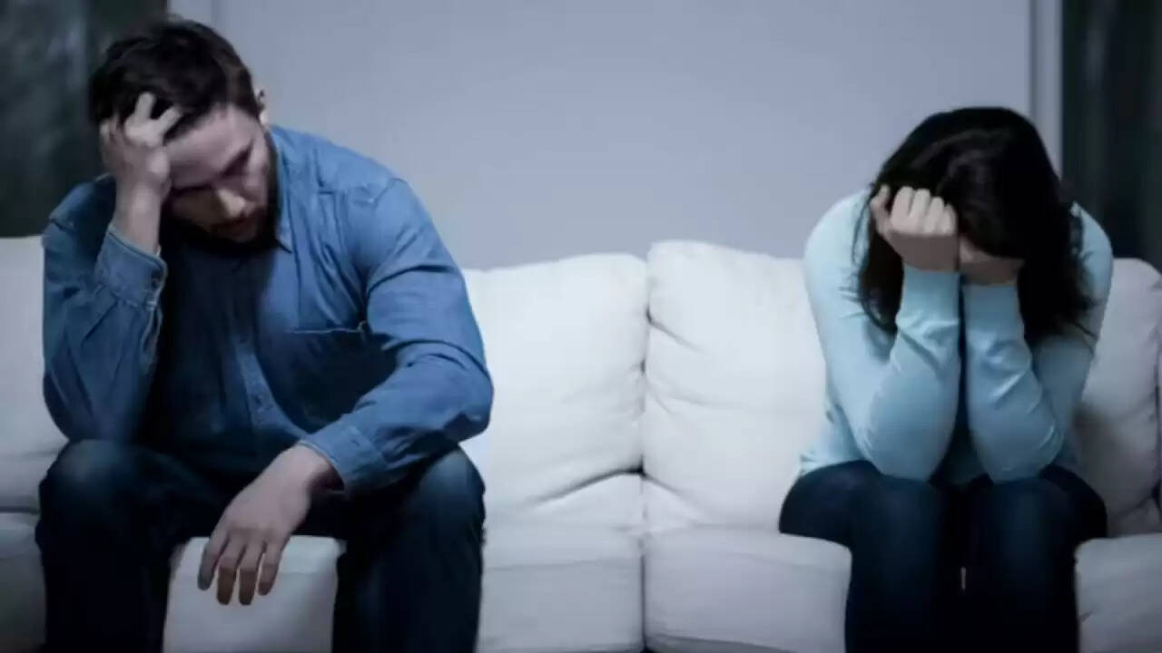 क्या एक पुरानी प्रेम कहानी ने एक भारतीय दंपति की शादी को संकट में डाल दिया?