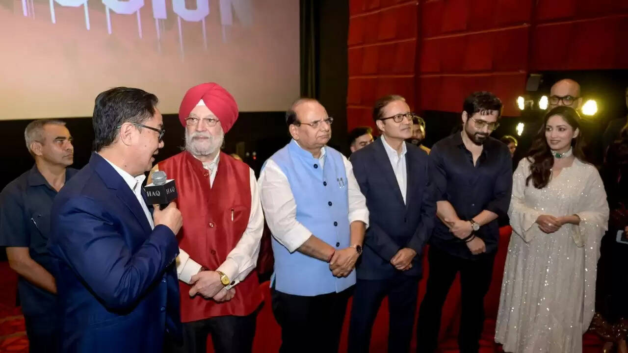 फिल्म 'हक' की स्पेशल स्क्रीनिंग में नेताओं ने की तारीफ