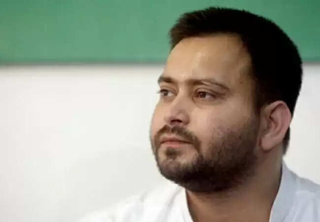 तेजस्वी यादव की भावुकता: आरजेडी में नेतृत्व पर उठे सवाल