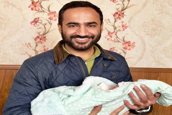 सांसद मीत हेयर के घर आई खुशियों की लहर, पत्नी ने दिया बेटे को जन्म
