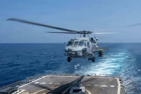 ईरान और अमेरिका के बीच बढ़ता तनाव: ट्रंप का रेस्क्यू ऑपरेशन और ईरान का पलटवार