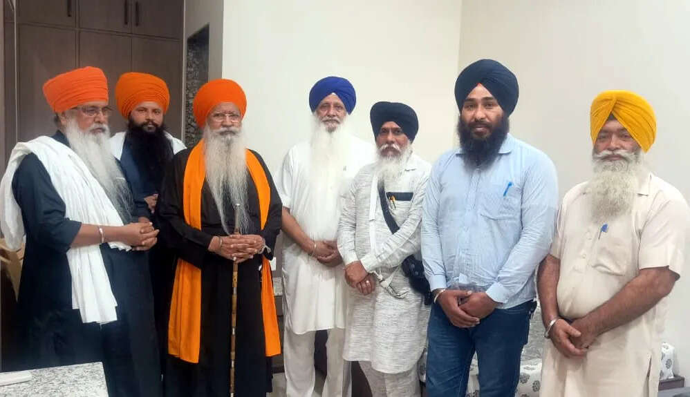 श्री गुरु तेग बहादुर साहिब जी के शहीदी पर्व के लिए नगर कीर्तन की तैयारियाँ