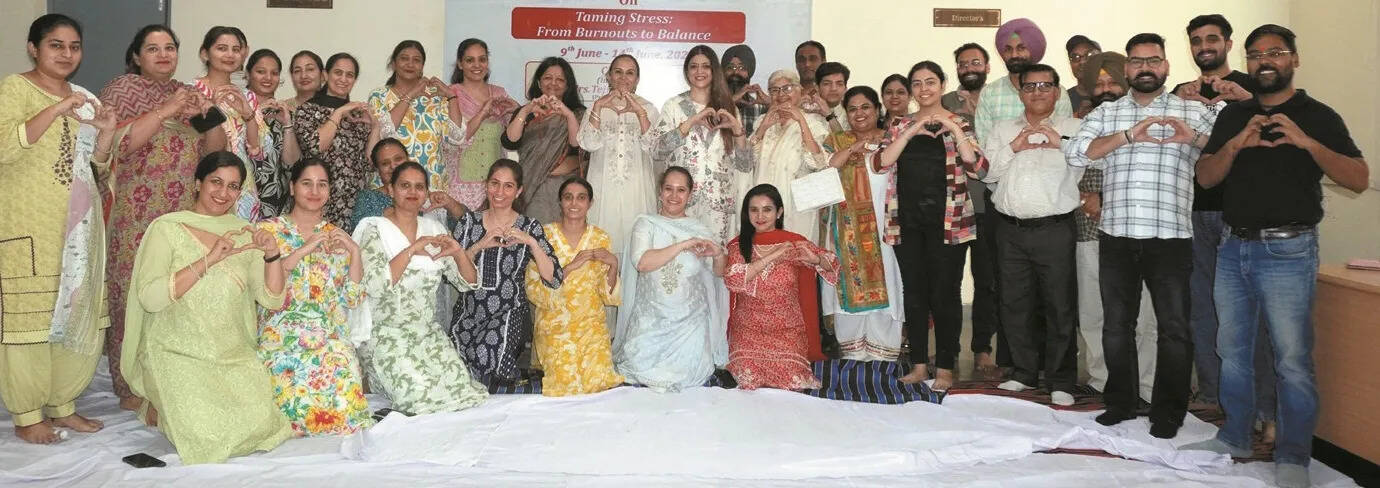 खालसा कॉलेज में तनाव प्रबंधन पर फैकल्टी डेवलपमेंट कार्यक्रम का आयोजन