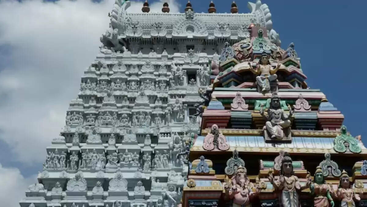 ऋषिकेश के प्रमुख मंदिर: भक्ति और शांति का अनुभव