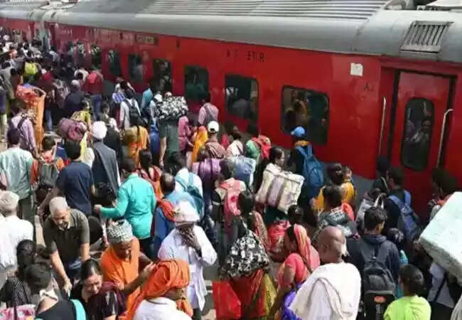 छठ पूजा और दीपावली के लिए स्पेशल ट्रेनों की भरमार, फिर भी टिकट नहीं मिल रहे