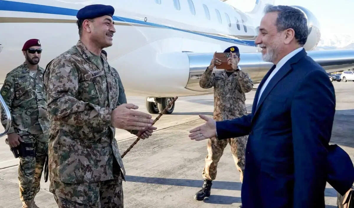 ईरान के विदेश मंत्री की पाकिस्तान यात्रा: अमेरिका-ईरान वार्ता पर चर्चा