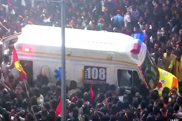 मद्रास हाईकोर्ट ने करूर भगदड़ मामले में फैसला सुरक्षित रखा