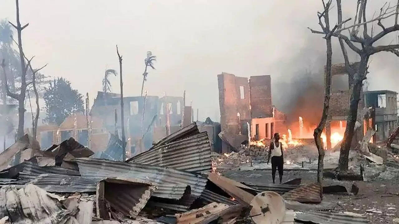 म्यांमार में सेना के हवाई हमले से मच गई तबाही, 21 की मौत