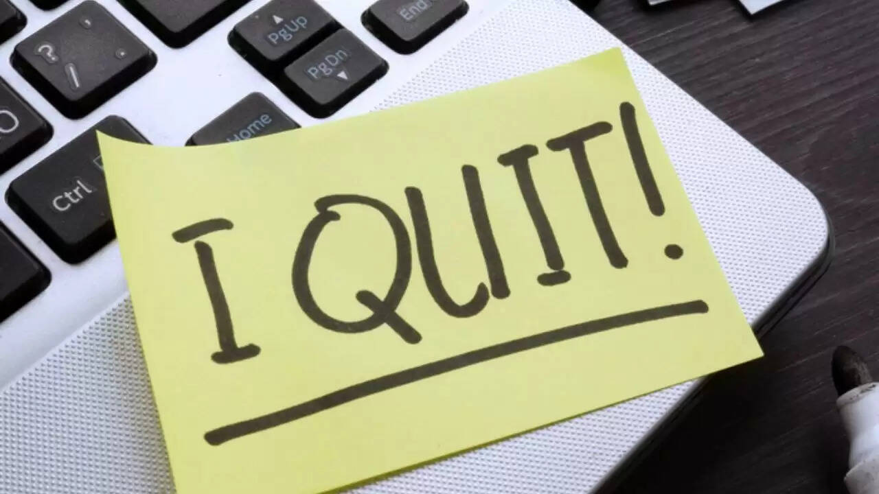 Ex-Microsoft Engineer का इस्तीफा: क्या 'चिल' जॉब्स करियर के लिए खतरा हैं?
