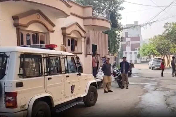 गुजरात में घर में आग लगने से चार परिवार के सदस्यों की मौत