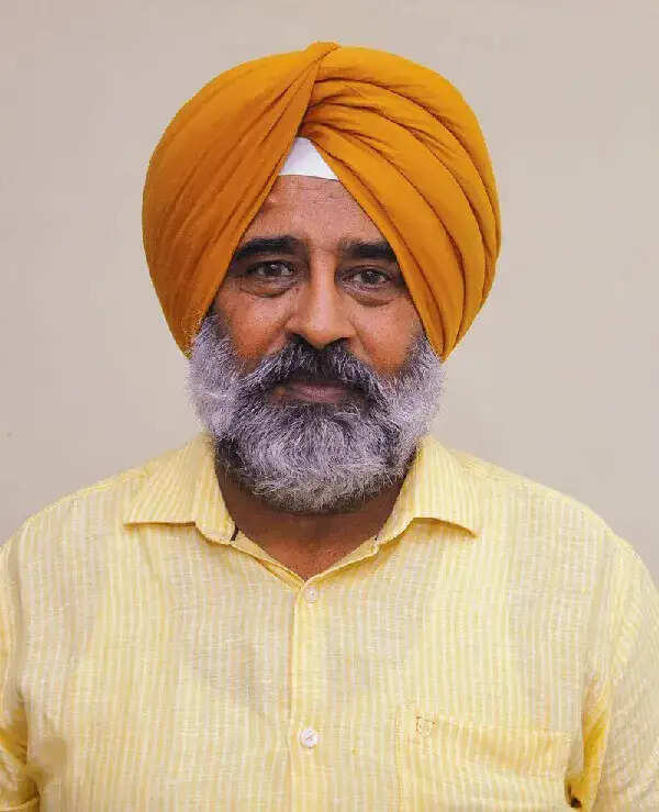 परगट सिंह ने मुख्यमंत्री पर शिक्षा के मुद्दे पर राजनीतिक अवसरवाद का आरोप लगाया