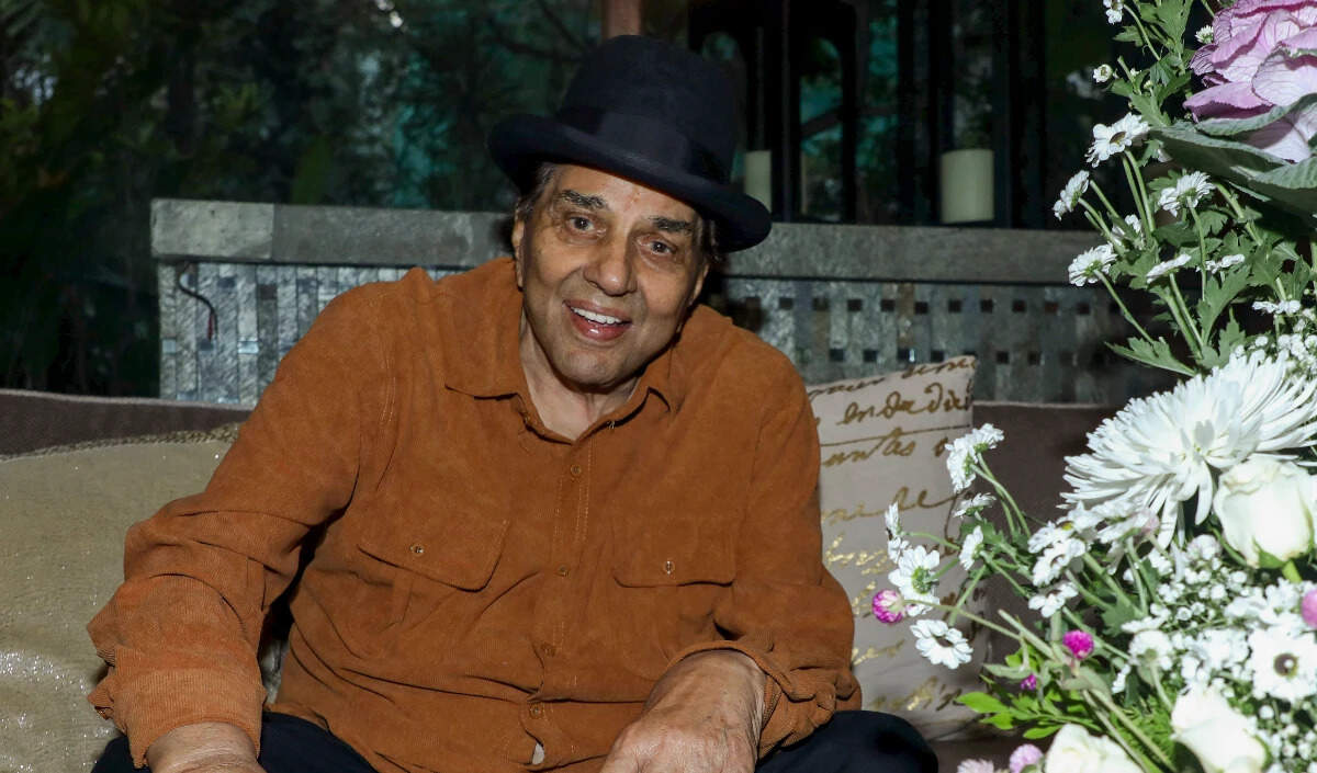 धर्मेंद्र को अस्पताल से मिली छुट्टी, घर पर जारी रहेगा उपचार