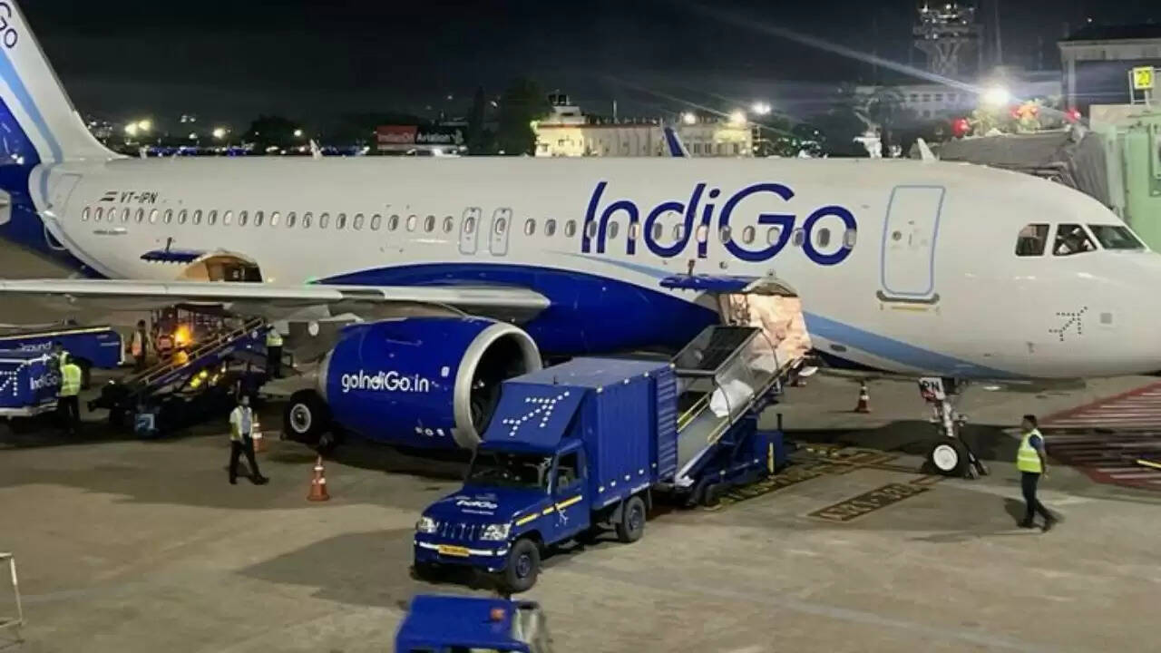 इंडिगो संकट का समाधान: डीजीसीए ने पुराने नियमों को वापस लिया