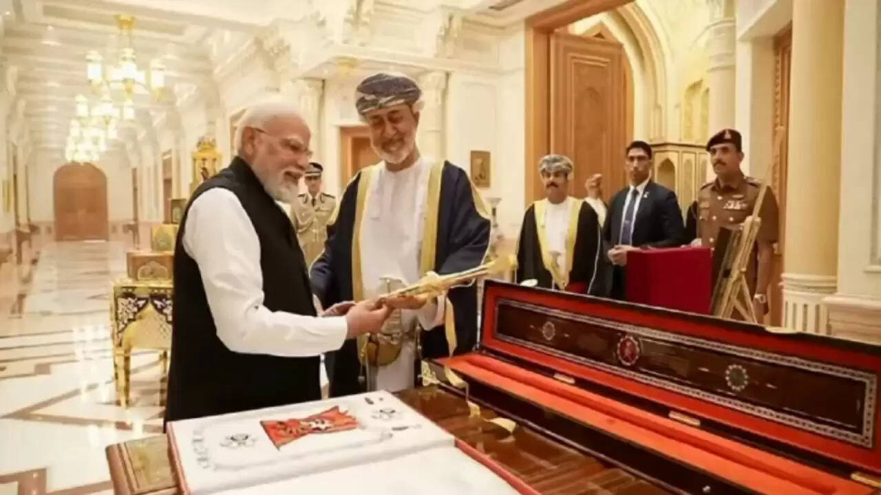 प्रधानमंत्री मोदी को ओमान में मिला 'ऑर्डर ऑफ ओमान', द्विपक्षीय संबंधों को मिली नई दिशा