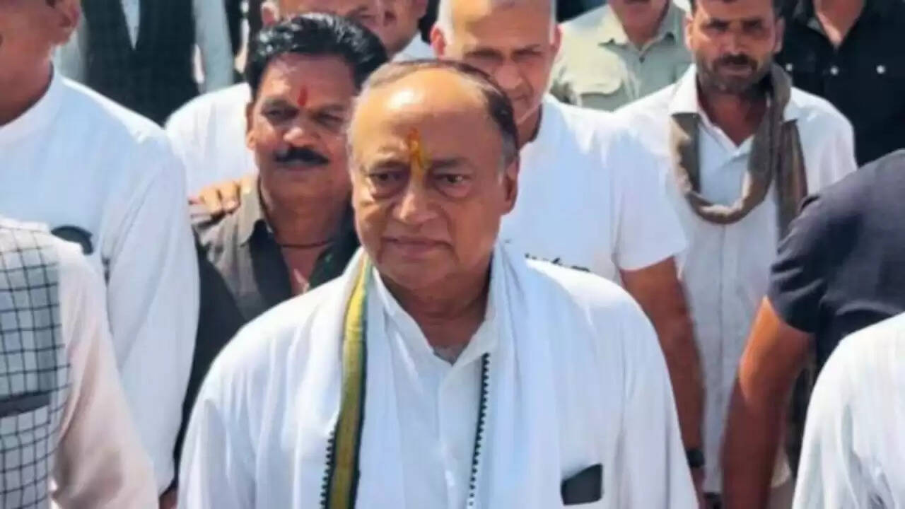 कांग्रेस से निष्कासित हुए लक्ष्मण सिंह, राहुल गांधी पर की थी टिप्पणी