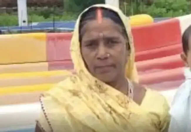 चंदौली में निजी अस्पताल में गोलीबारी, महिला की मौत