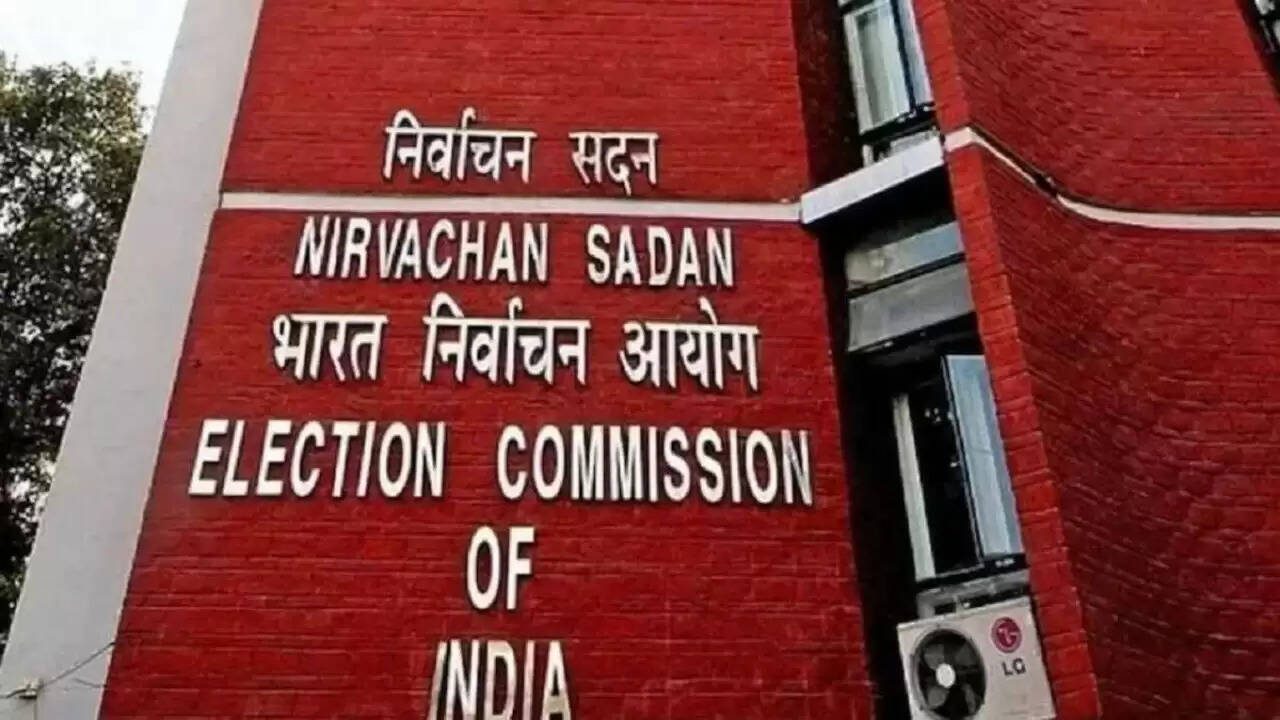 बिहार में मतदाता सूची पर चुनाव आयोग की सख्त प्रतिक्रिया: राहुल गांधी को दी चुनौती