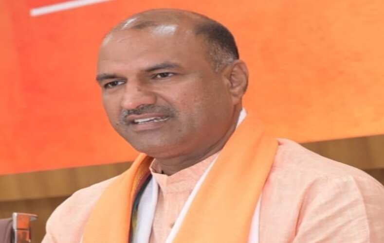 कांग्रेस का घोषणा पत्र आलू से सोना बनाने वाला - सीपी जोशी