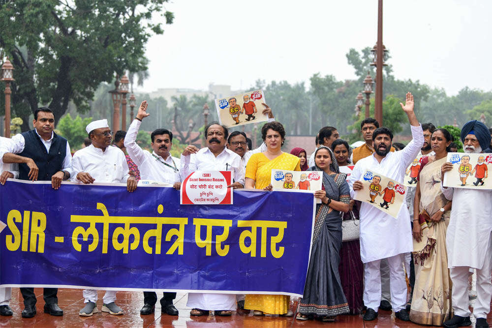 पश्चिम बंगाल में मतदाता सूची पुनरीक्षण के खिलाफ विपक्ष का आंदोलन