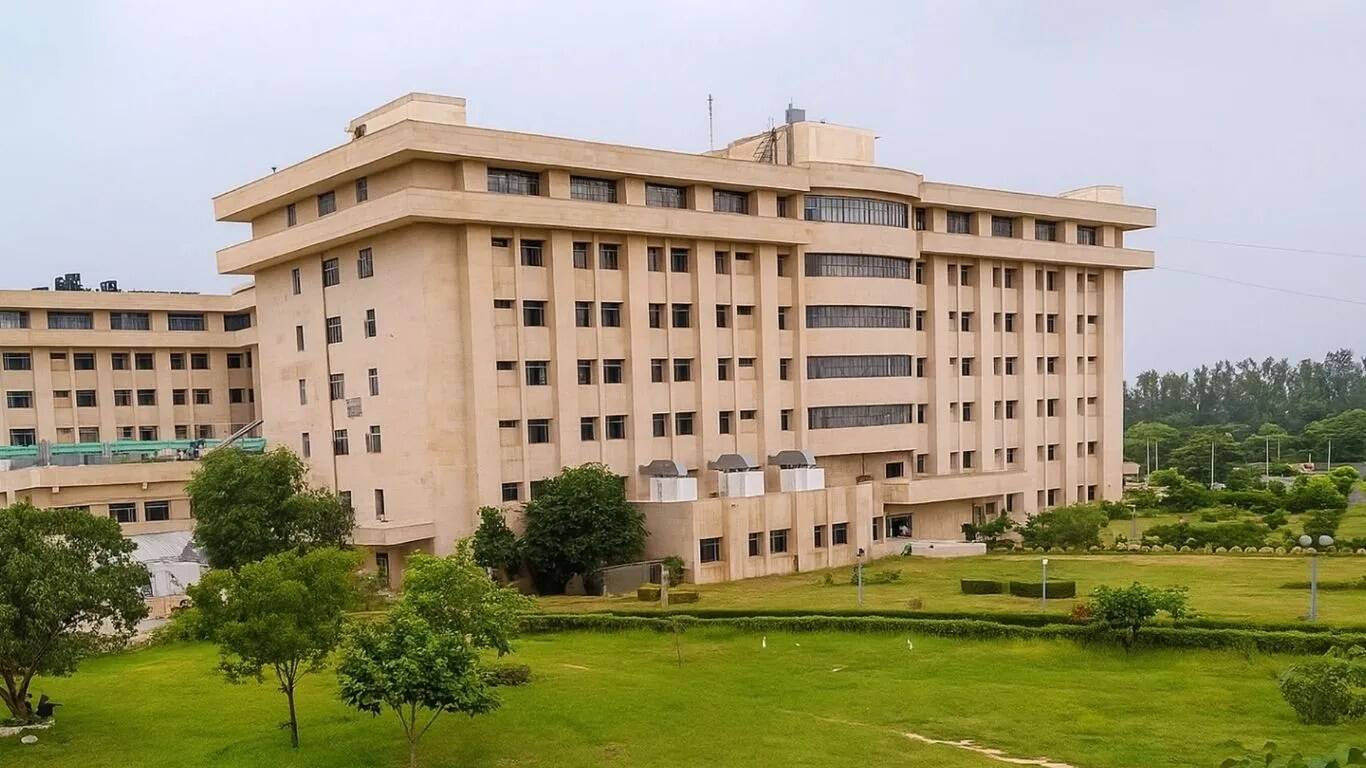 खानपुर मेडिकल कॉलेज का निरीक्षण: सुधार के लिए 6 महीने का समय