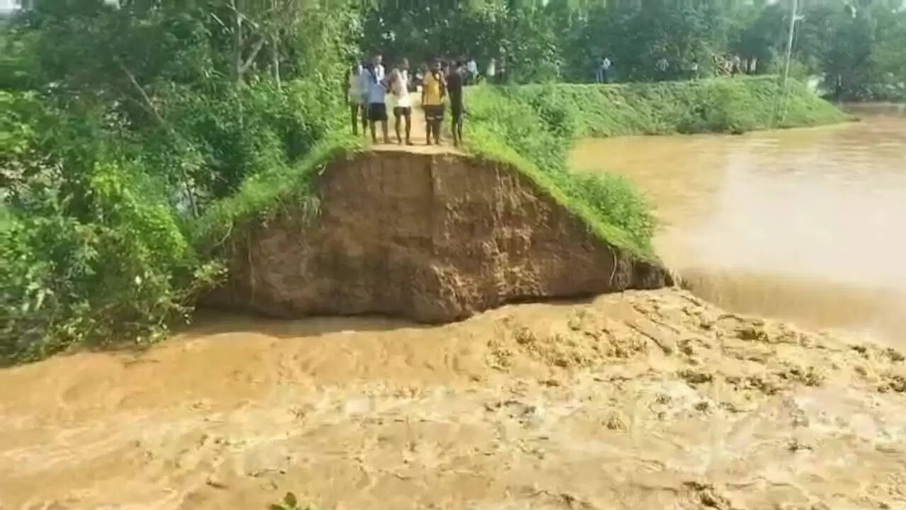 बिहार में भारी बारिश से लोकैन नदी में बाढ़, नालंदा में तबाही