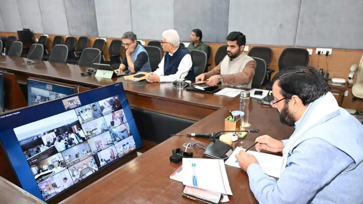 मुख्यमंत्री नायब सैनी ने समाधान शिविरों की समीक्षा की