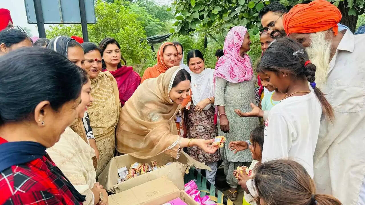 पंजाब में बाढ़ राहत कार्यों में आम आदमी पार्टी की सक्रियता