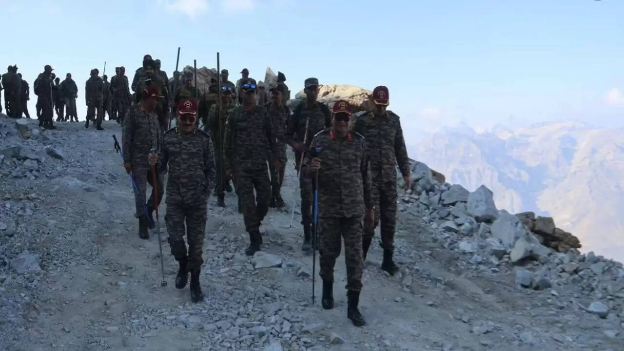 भारतीय सेना ने कारगिल विजय दिवस पर गन हिल अभियान का आयोजन किया