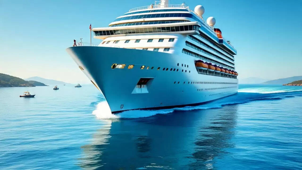 क्या आप नैकेड क्रूज पर यात्रा करने के लिए तैयार हैं? जानें इस अनोखे अनुभव के बारे में