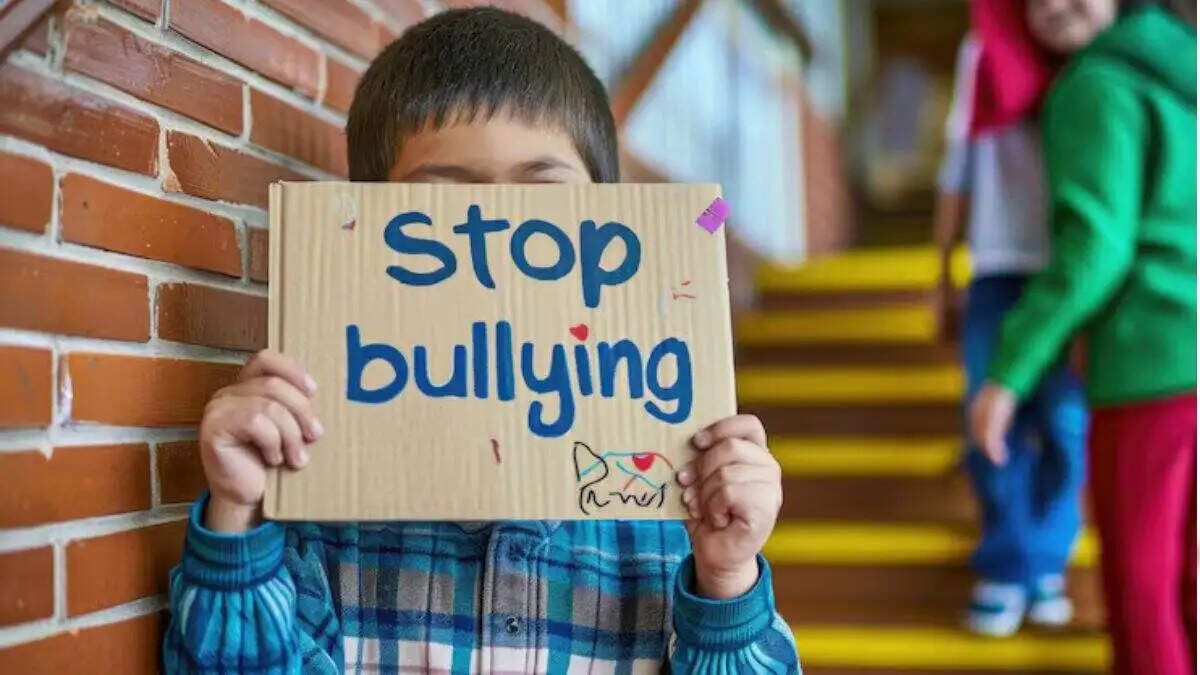 बच्चों में स्कूल बुलीइंग के संकेत और रोकथाम के उपाय