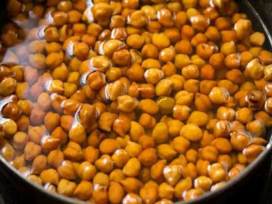 सुबह खाली पेट भीगे हुए चने खाने के फायदे: जानें 5 बड़े बदलाव