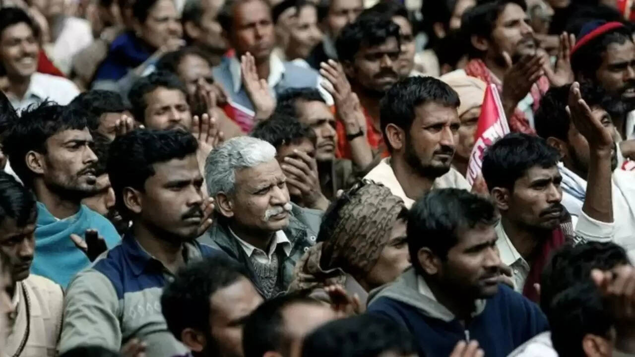 मार्च 2026 में बेरोजगारी दर में हल्की वृद्धि: क्या है इसके पीछे का कारण?