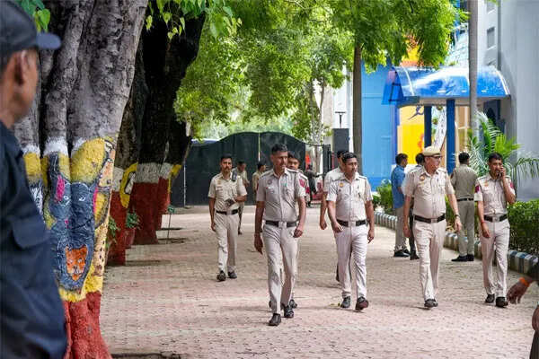 दिल्ली में स्कूलों को बम से उड़ाने की नई धमकी, सुरक्षा एजेंसियां सक्रिय