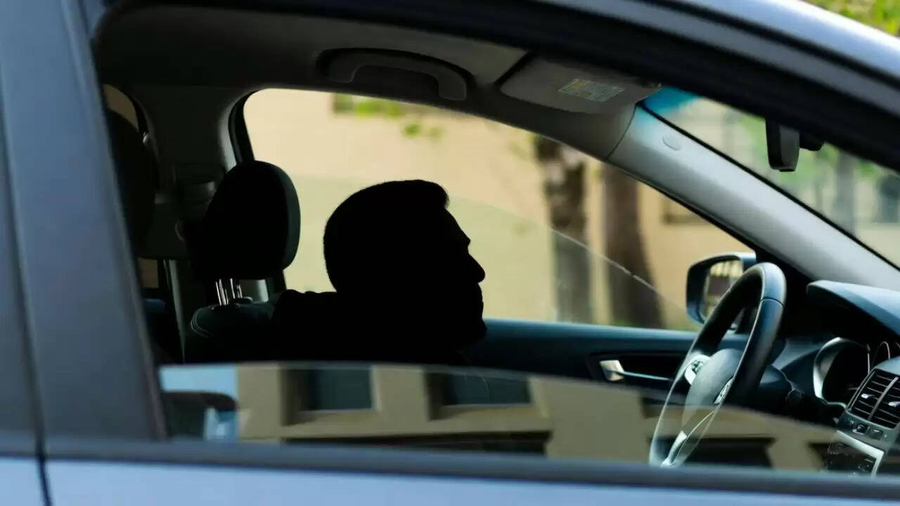 दिल्ली में कार के अंदर युवक की मौत: जांच में सामने आई चौंकाने वाली जानकारी