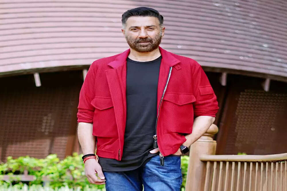 सनी देओल और बेटे राजवीर की पहाड़ी यात्रा की झलकियाँ