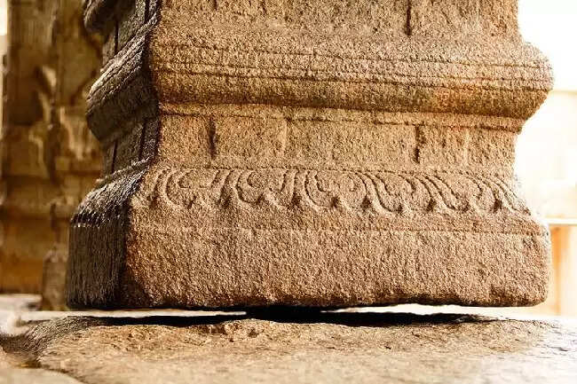 लेपाक्षी मंदिर: हवा में लटके खंभे का रहस्य