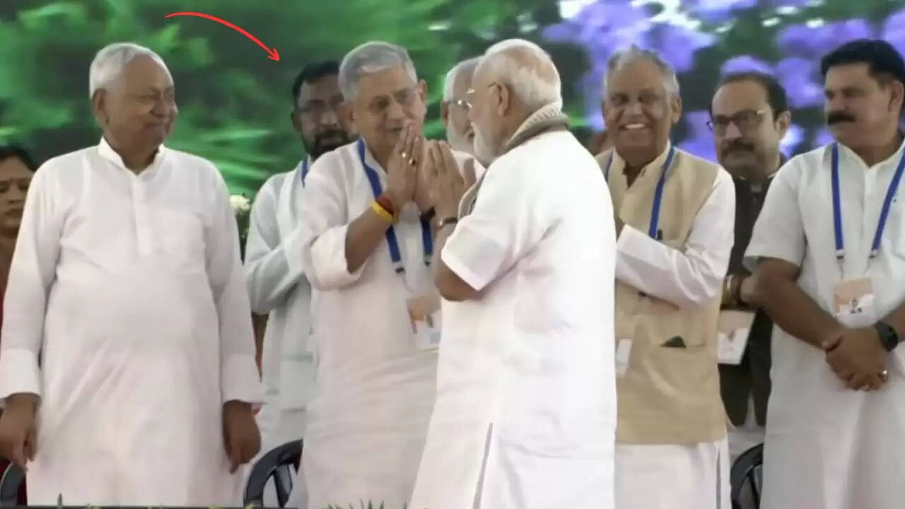 बिहार विधानसभा चुनाव 2025: आरजेडी को लगा बड़ा झटका, दो विधायक भाजपा के मंच पर
