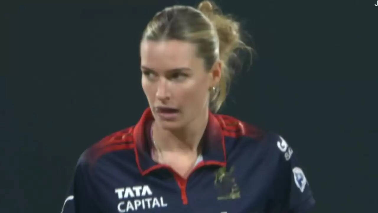 महिला प्रीमियर लीग का रोमांचक आगाज, मुंबई इंडियंस ने RCB को हराया