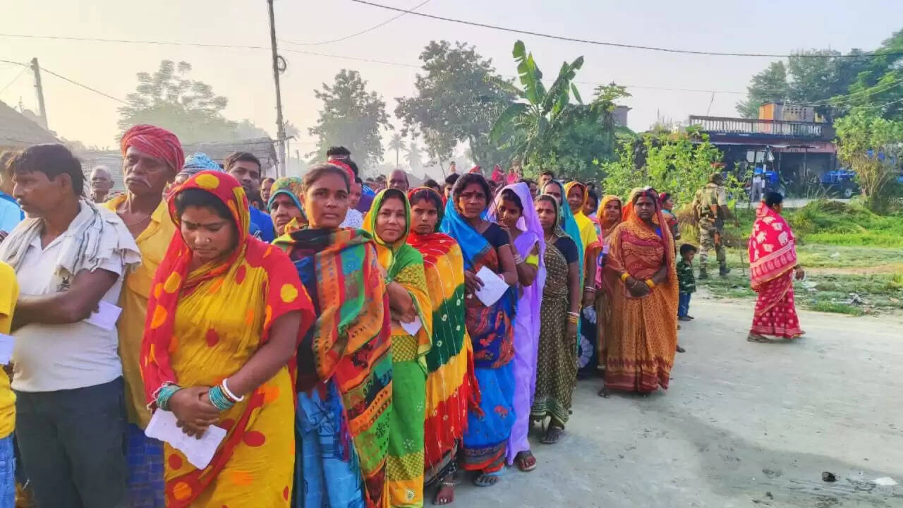 बिहार विधानसभा चुनाव 2025: पहले चरण में मतदान का नया रिकॉर्ड, SIR के प्रभाव पर उठे सवाल