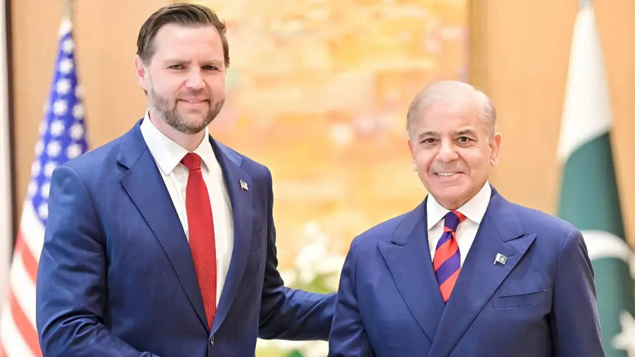 अमेरिका और ईरान के बीच पाकिस्तान में वार्ता जारी, ट्रंप की धमकियाँ