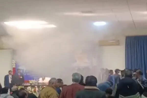 लखनऊ में मायावती के जन्मदिन पर प्रेस कॉन्फ्रेंस में शॉर्ट सर्किट से मची अफरा-तफरी