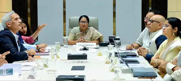 दिल्ली में मेट्रो और फ्लाईओवर परियोजनाओं की समीक्षा: मुख्यमंत्री रेखा गुप्ता का बयान