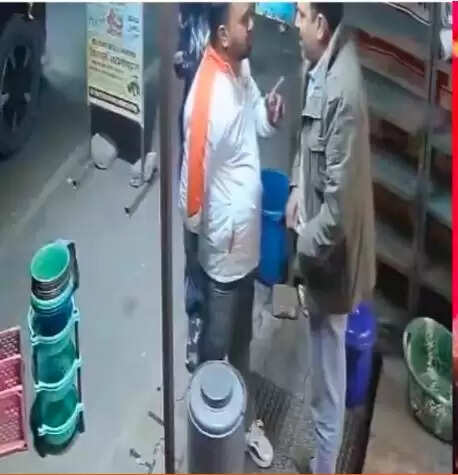 सीतापुर में पुलिसकर्मी की धमकी का वीडियो वायरल, दुकानदार को दी खून निकालने की धमकी