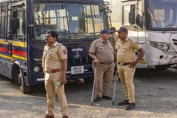 पूर्व सैनिक के घर में घुसकर मांगे गए नागरिकता के दस्तावेज
